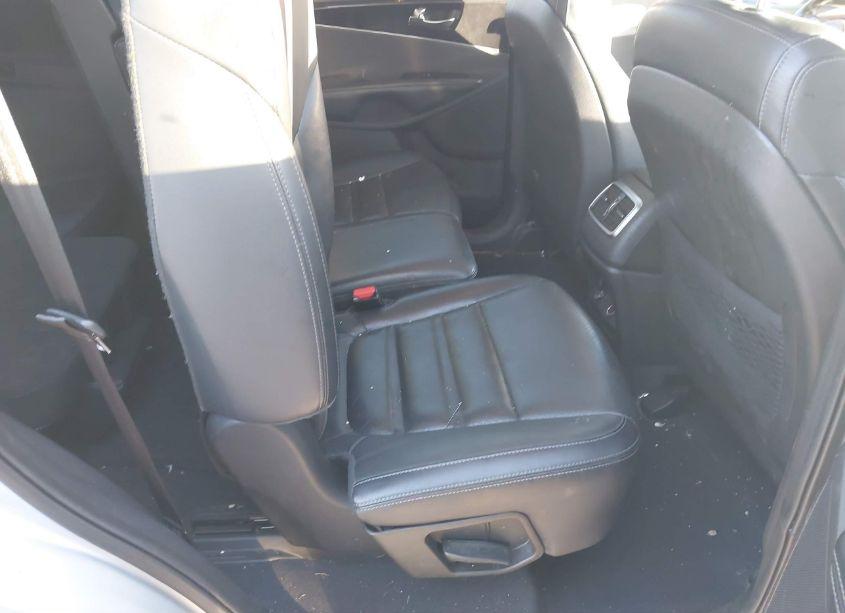 Photo 8 of 2017 Kia Sorento 2.4L LX (VIN 5XYPG4A37HG279057)
