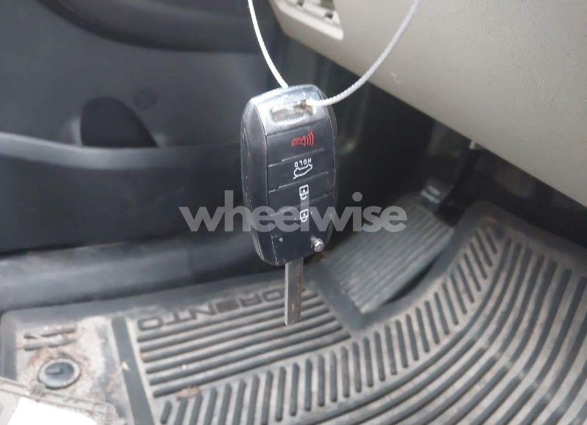 Photo 11 of 2017 Kia Sorento 2.4L LX (VIN 5XYPG4A37HG303860)