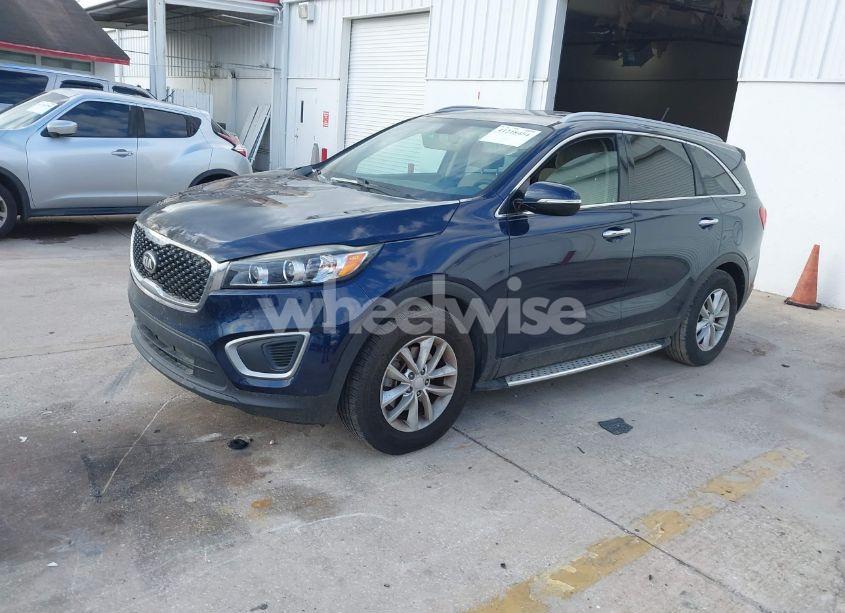 Photo 2 of 2017 Kia Sorento 2.4L LX (VIN 5XYPG4A37HG303860)