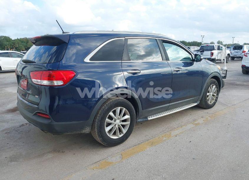 Photo 4 of 2017 Kia Sorento 2.4L LX (VIN 5XYPG4A37HG303860)