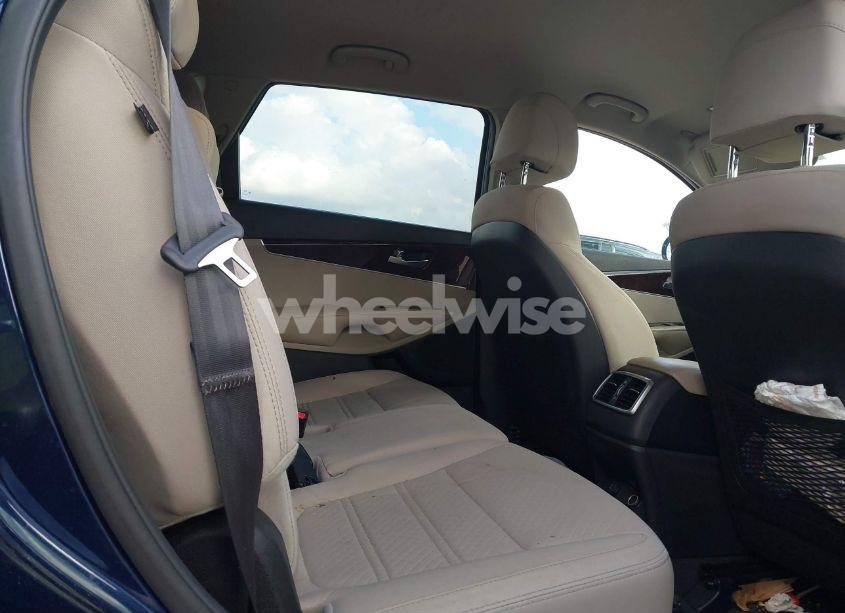 Photo 8 of 2017 Kia Sorento 2.4L LX (VIN 5XYPG4A37HG303860)