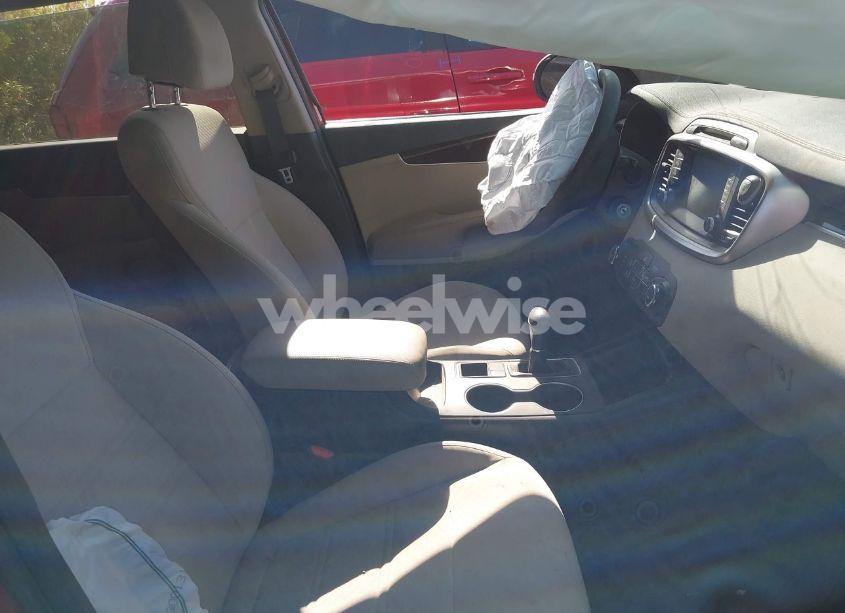 Photo 5 of 2018 Kia Sorento 2.4L LX (VIN 5XYPG4A37JG338470)