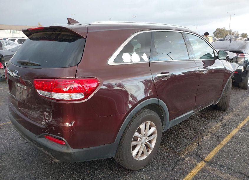 Photo 4 of 2018 Kia Sorento 2.4L LX (VIN 5XYPG4A37JG364163)