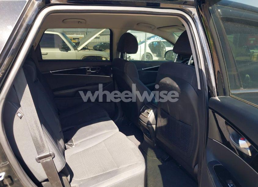 Photo 8 of 2018 Kia Sorento 2.4L L (VIN 5XYPG4A37JG431134)