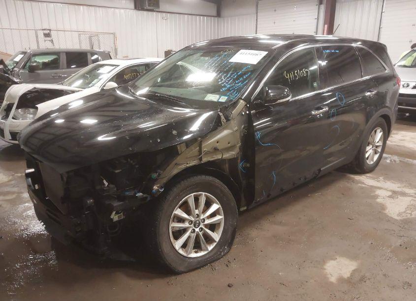 Photo 2 of 2019 Kia Sorento 2.4L L (VIN 5XYPG4A37KG523037)