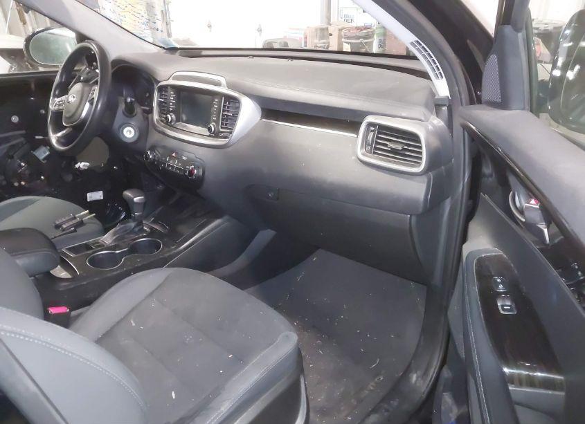 Photo 5 of 2019 Kia Sorento 2.4L L (VIN 5XYPG4A37KG523037)