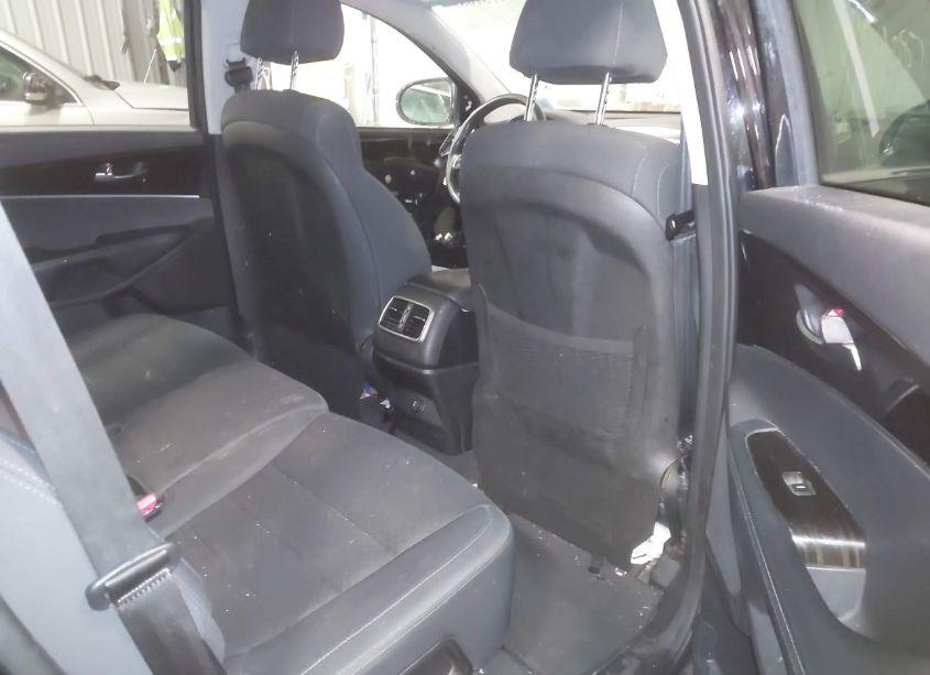 Photo 8 of 2019 Kia Sorento 2.4L L (VIN 5XYPG4A37KG523037)
