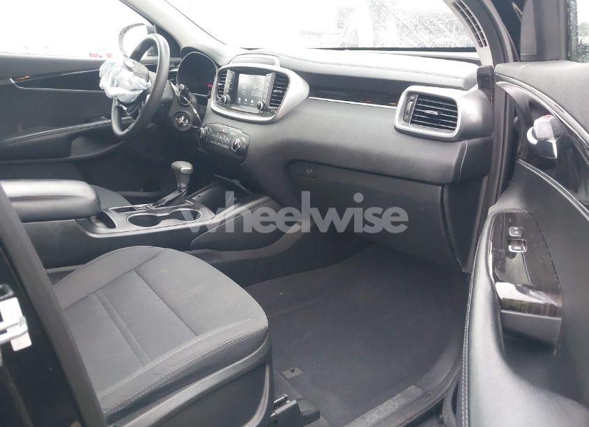 Photo 5 of 2019 Kia Sorento 2.4L LX (VIN 5XYPG4A37KG533115)
