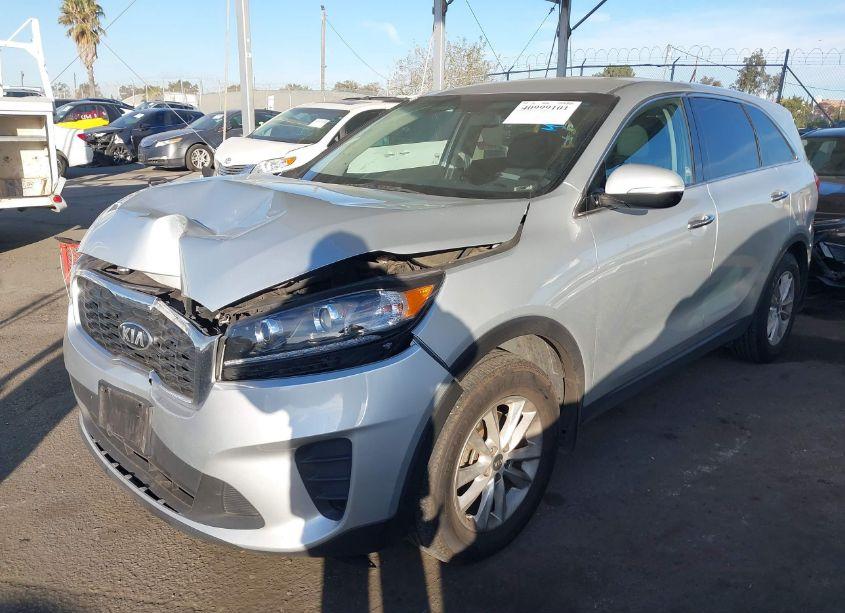 Photo 2 of 2019 Kia Sorento 2.4L L (VIN 5XYPG4A37KG553249)