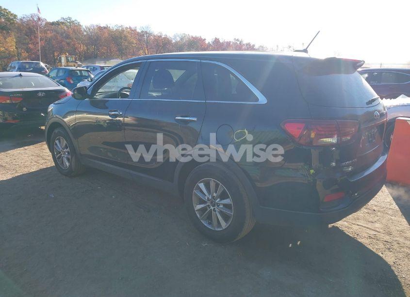 Photo 3 of 2019 Kia Sorento 2.4L LX (VIN 5XYPG4A37KG554093)