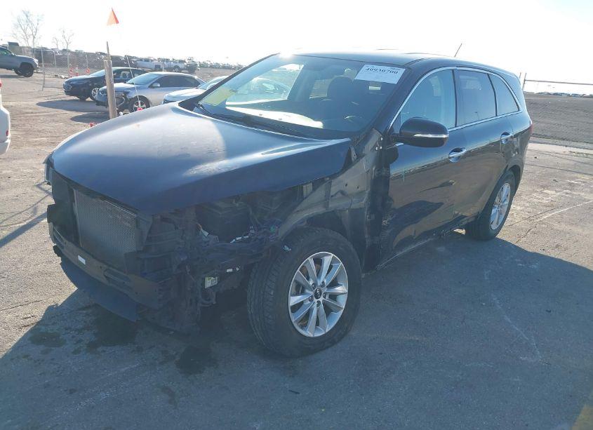 Photo 2 of 2019 Kia Sorento 2.4L L (VIN 5XYPG4A37KG588566)