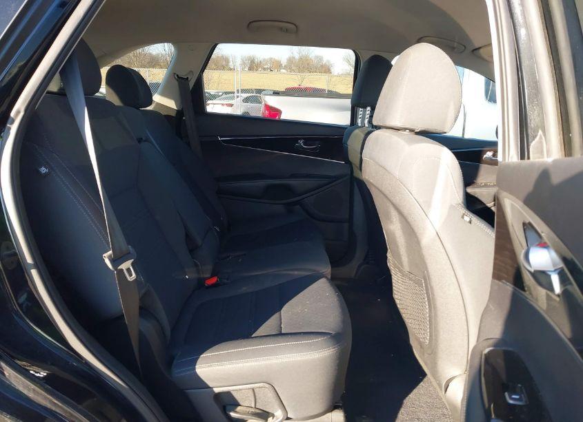Photo 8 of 2019 Kia Sorento 2.4L L (VIN 5XYPG4A37KG588566)