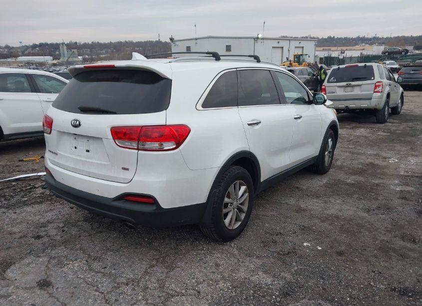 Photo 4 of 2016 Kia Sorento 2.4L LX (VIN 5XYPG4A38GG029180)
