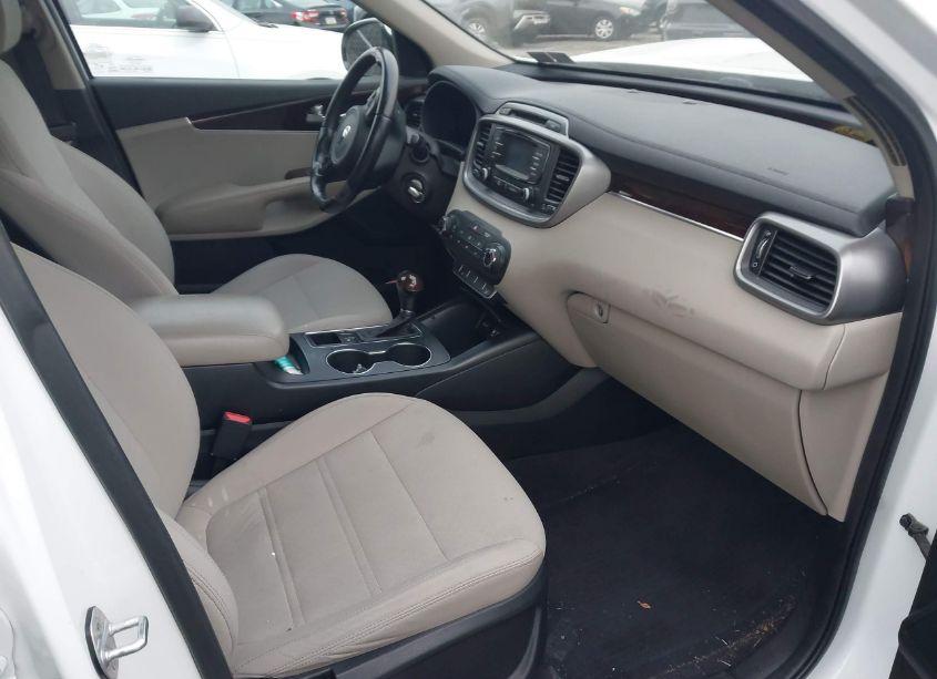 Photo 5 of 2016 Kia Sorento 2.4L LX (VIN 5XYPG4A38GG029180)