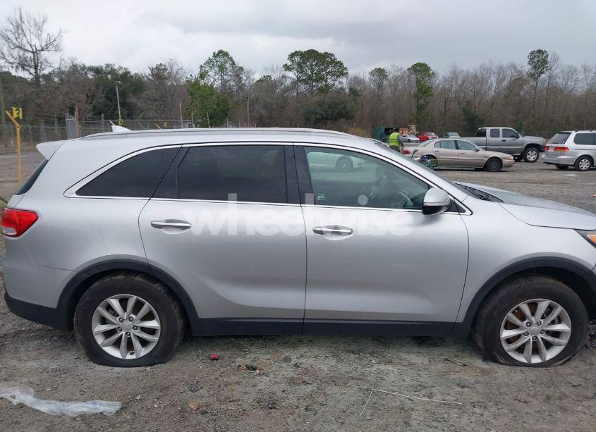 Photo 13 of 2016 Kia Sorento 2.4L LX (VIN 5XYPG4A38GG035982)