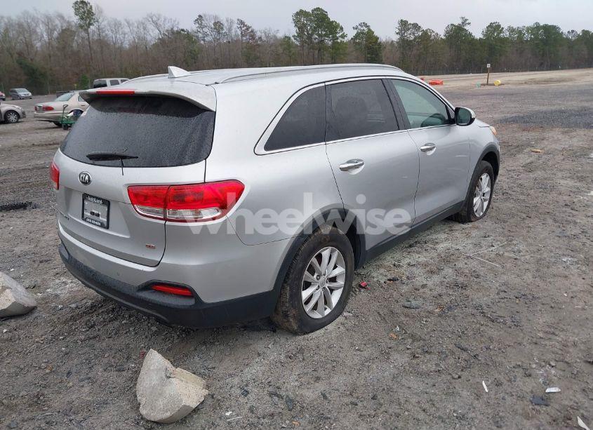Photo 4 of 2016 Kia Sorento 2.4L LX (VIN 5XYPG4A38GG035982)