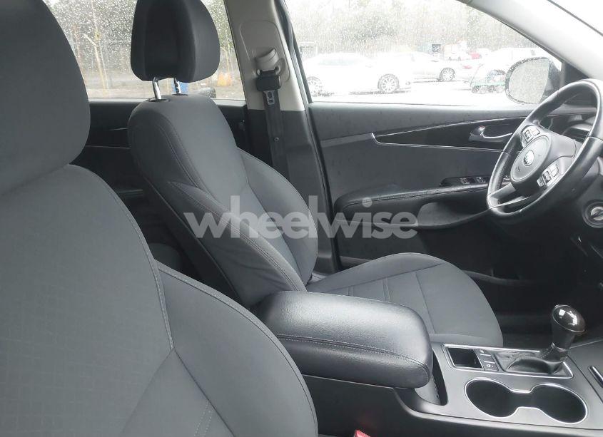 Photo 5 of 2016 Kia Sorento 2.4L LX (VIN 5XYPG4A38GG035982)