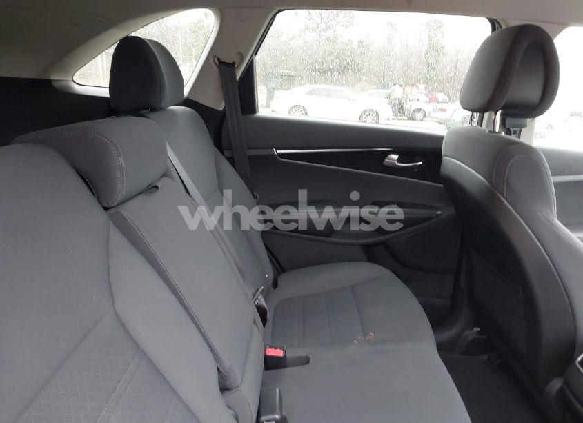 Photo 8 of 2016 Kia Sorento 2.4L LX (VIN 5XYPG4A38GG035982)