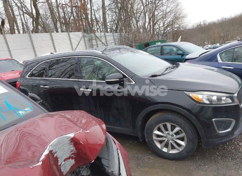 Photo 13 of 2016 Kia Sorento 2.4L LX (VIN 5XYPG4A38GG037845)