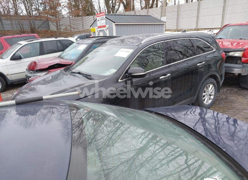 Photo 2 of 2016 Kia Sorento 2.4L LX (VIN 5XYPG4A38GG037845)