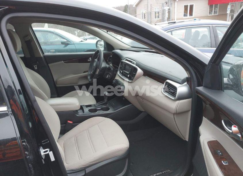 Photo 5 of 2016 Kia Sorento 2.4L LX (VIN 5XYPG4A38GG037845)