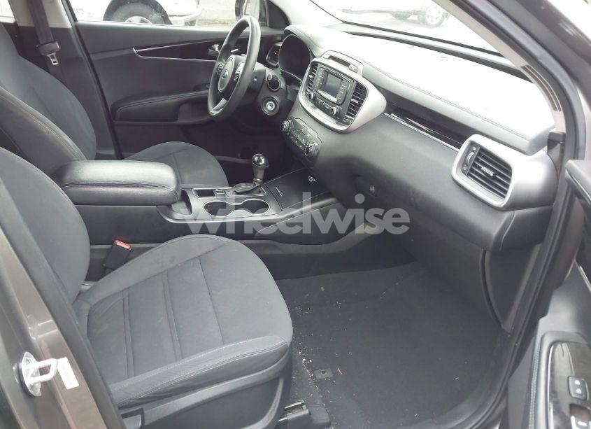 Photo 5 of 2016 Kia Sorento 2.4L LX (VIN 5XYPG4A38GG050224)