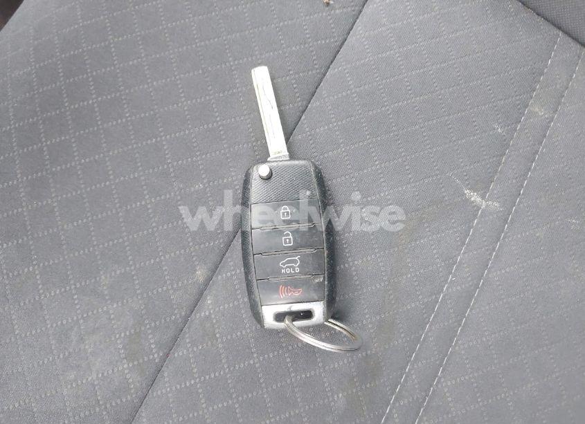 Photo 11 of 2016 Kia Sorento 2.4L LX (VIN 5XYPG4A38GG080968)