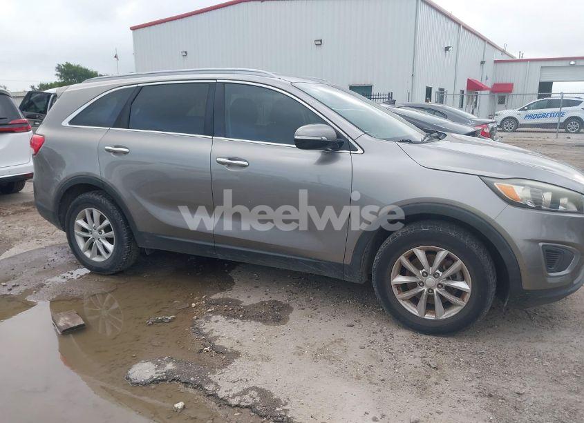 Photo 13 of 2016 Kia Sorento 2.4L LX (VIN 5XYPG4A38GG080968)