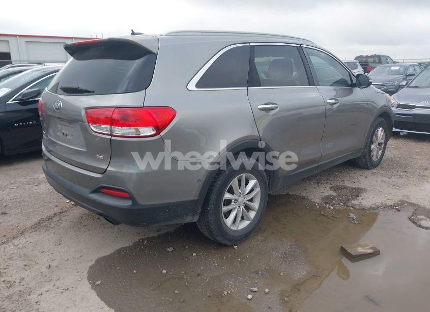 Photo 4 of 2016 Kia Sorento 2.4L LX (VIN 5XYPG4A38GG080968)