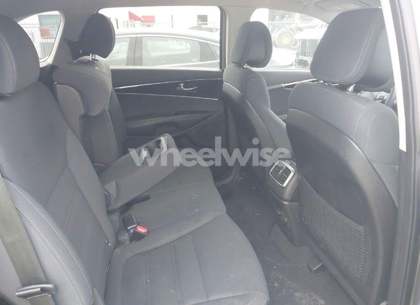 Photo 8 of 2016 Kia Sorento 2.4L LX (VIN 5XYPG4A38GG080968)