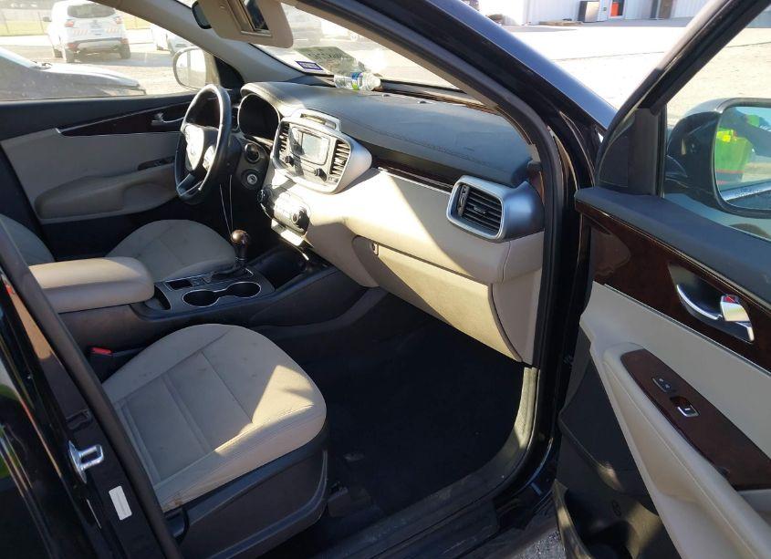 Photo 5 of 2016 Kia Sorento 2.4L LX (VIN 5XYPG4A38GG088729)