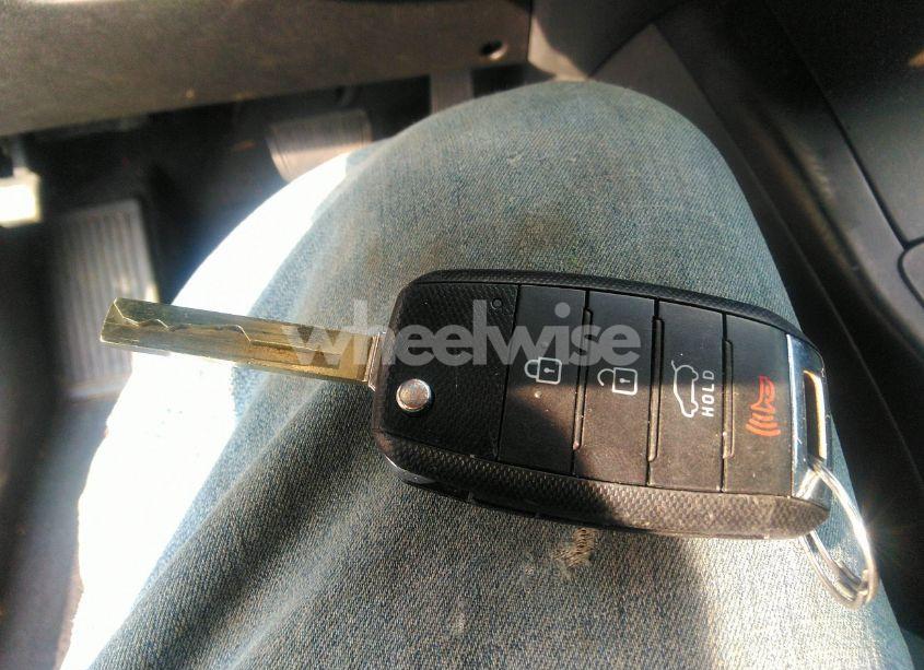 Photo 11 of 2016 Kia Sorento 2.4L LX (VIN 5XYPG4A38GG117923)