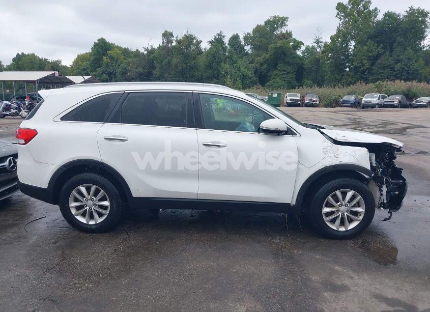 Photo 13 of 2016 Kia Sorento 2.4L LX (VIN 5XYPG4A38GG117923)