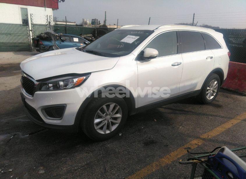 Photo 2 of 2016 Kia Sorento 2.4L LX (VIN 5XYPG4A38GG117923)