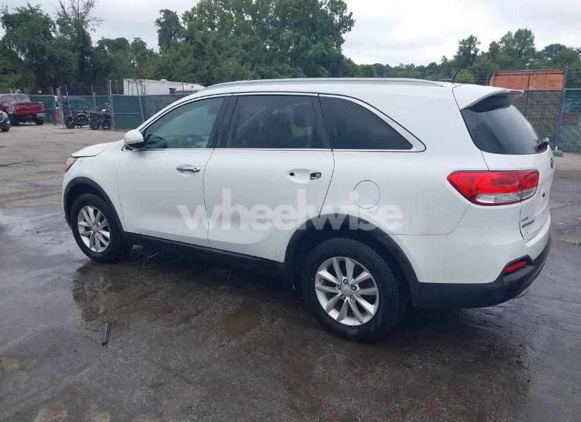 Photo 3 of 2016 Kia Sorento 2.4L LX (VIN 5XYPG4A38GG117923)