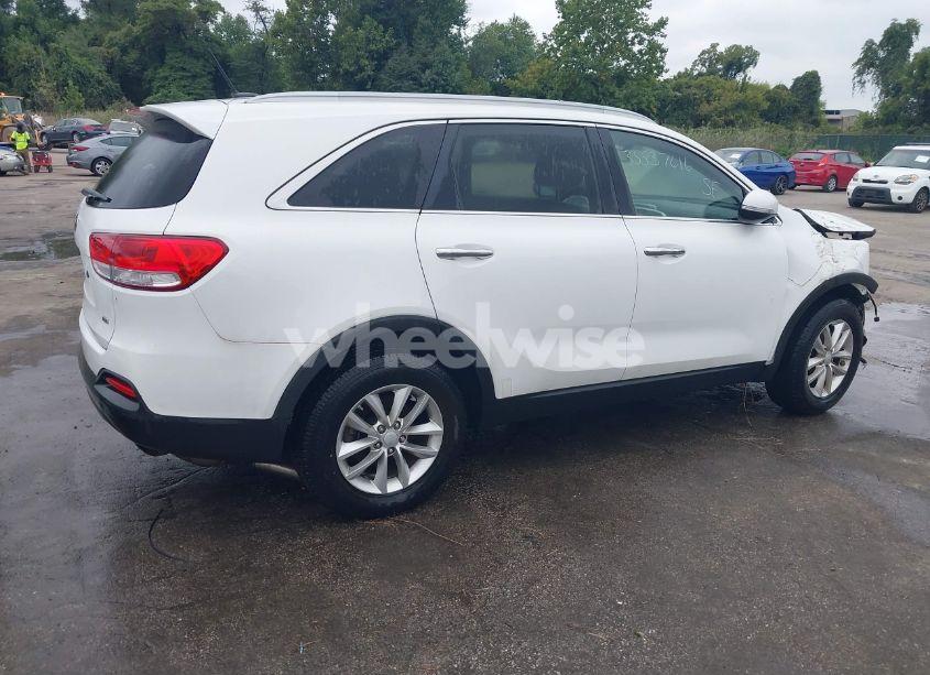 Photo 4 of 2016 Kia Sorento 2.4L LX (VIN 5XYPG4A38GG117923)