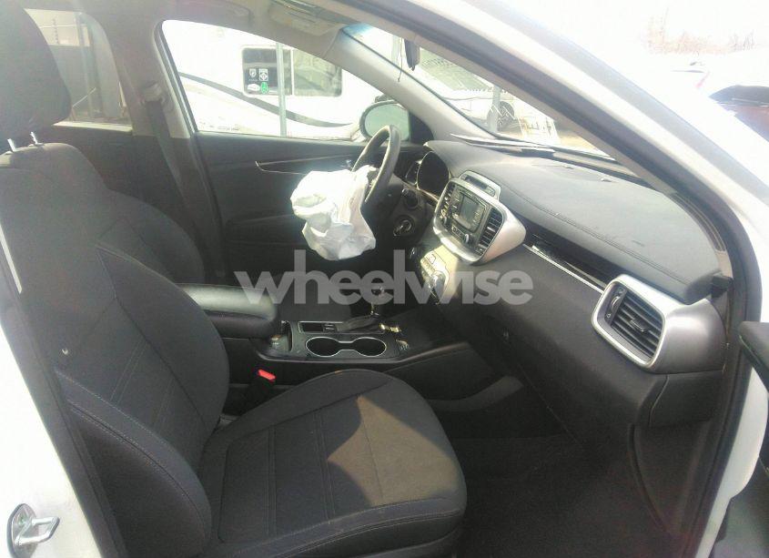 Photo 5 of 2016 Kia Sorento 2.4L LX (VIN 5XYPG4A38GG117923)