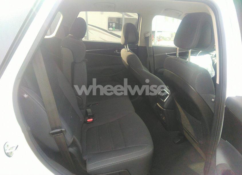 Photo 8 of 2016 Kia Sorento 2.4L LX (VIN 5XYPG4A38GG117923)