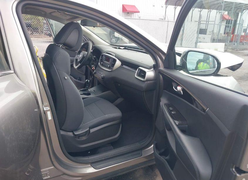 Photo 5 of 2016 Kia Sorento 2.4L L (VIN 5XYPG4A38GG124287)