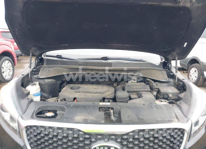 Photo 10 of 2016 Kia Sorento 2.4L LX (VIN 5XYPG4A38GG146256)