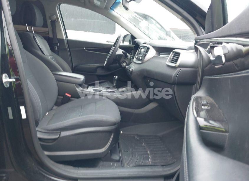 Photo 5 of 2016 Kia Sorento 2.4L LX (VIN 5XYPG4A38GG146256)