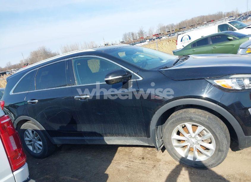 Photo 13 of 2017 Kia Sorento 2.4L LX (VIN 5XYPG4A38HG191151)