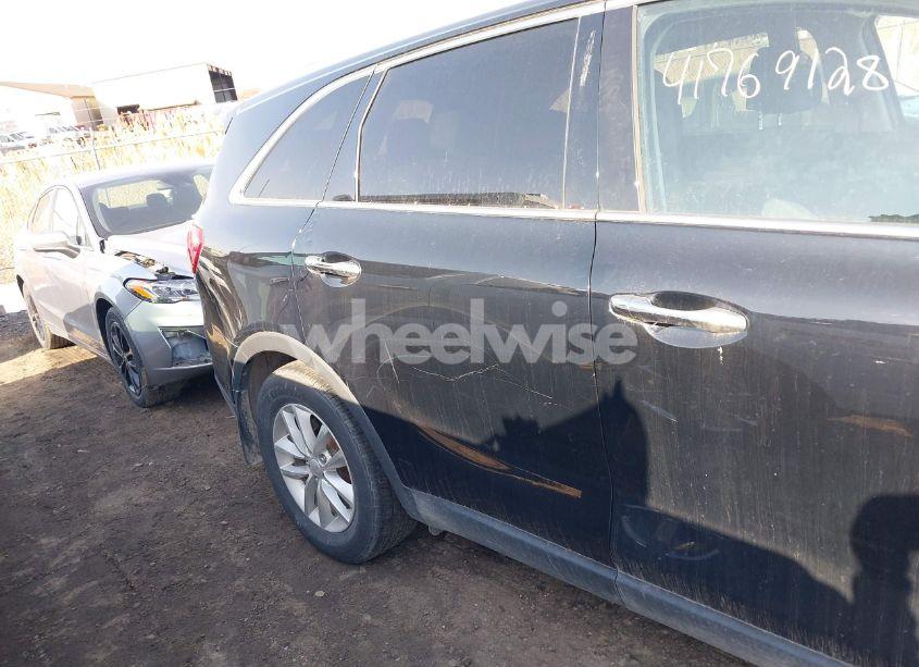 Photo 6 of 2017 Kia Sorento 2.4L LX (VIN 5XYPG4A38HG191151)