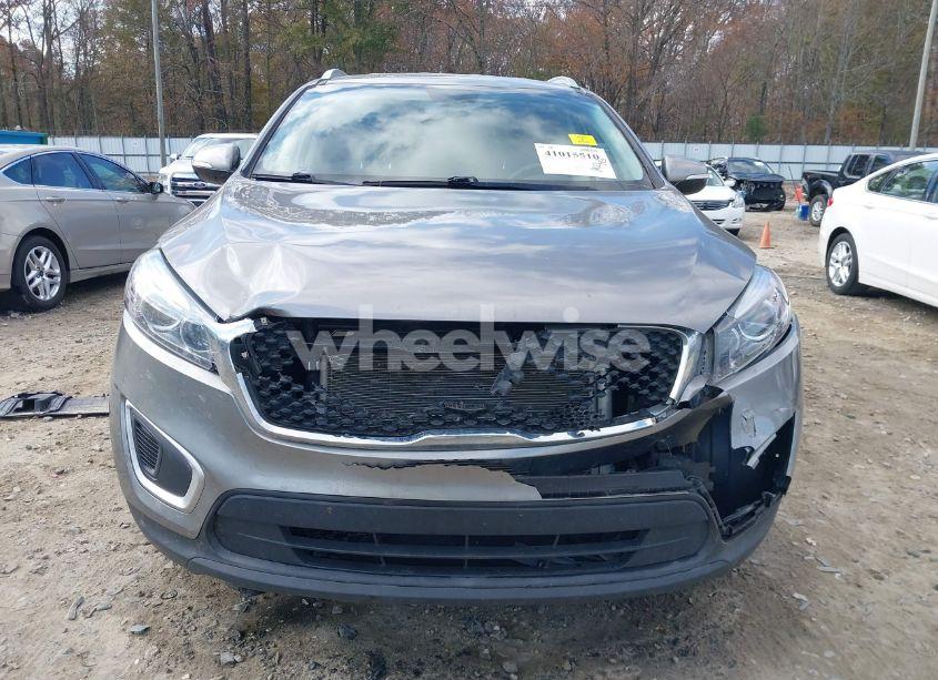 Photo 12 of 2017 Kia Sorento 2.4L LX (VIN 5XYPG4A38HG195524)