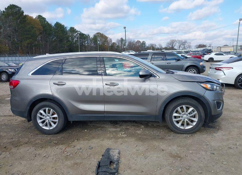Photo 13 of 2017 Kia Sorento 2.4L LX (VIN 5XYPG4A38HG195524)