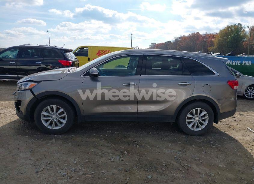 Photo 14 of 2017 Kia Sorento 2.4L LX (VIN 5XYPG4A38HG195524)
