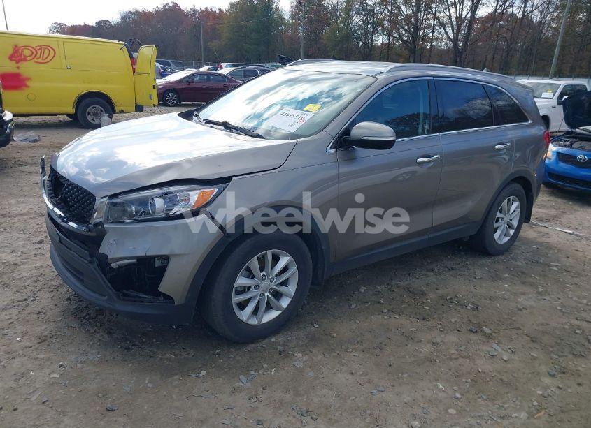 Photo 2 of 2017 Kia Sorento 2.4L LX (VIN 5XYPG4A38HG195524)
