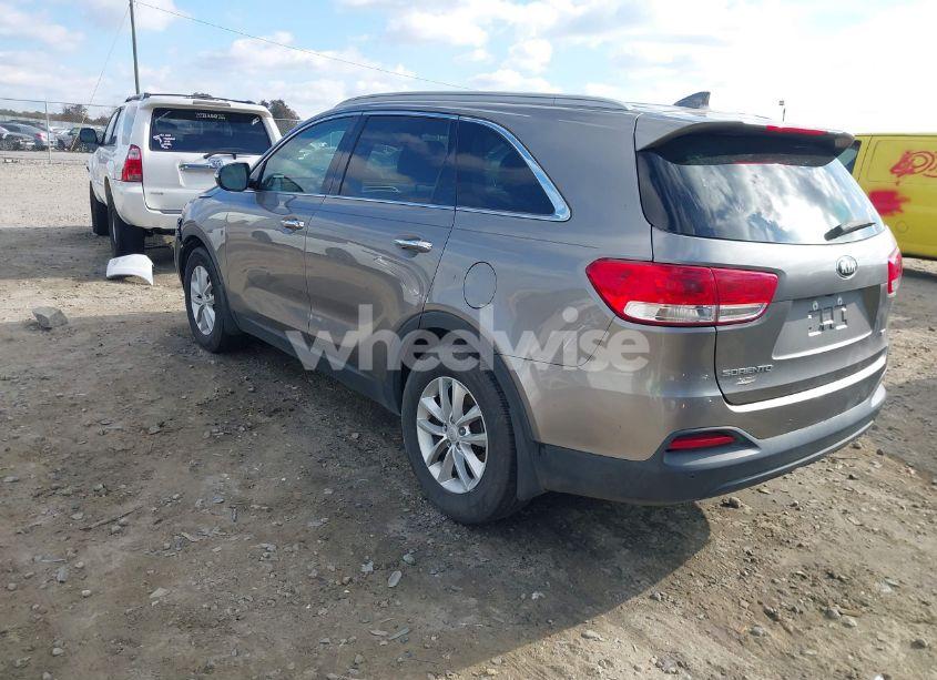 Photo 3 of 2017 Kia Sorento 2.4L LX (VIN 5XYPG4A38HG195524)