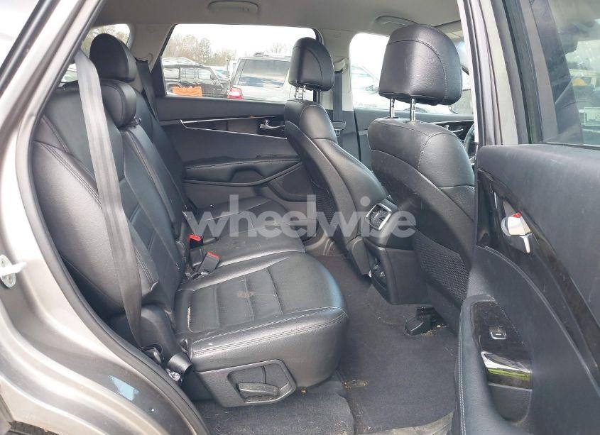 Photo 8 of 2017 Kia Sorento 2.4L LX (VIN 5XYPG4A38HG195524)