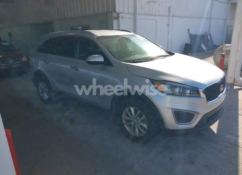 2017 Kia Sorento 2.4L LX (VIN 5XYPG4A38HG208191) main photo